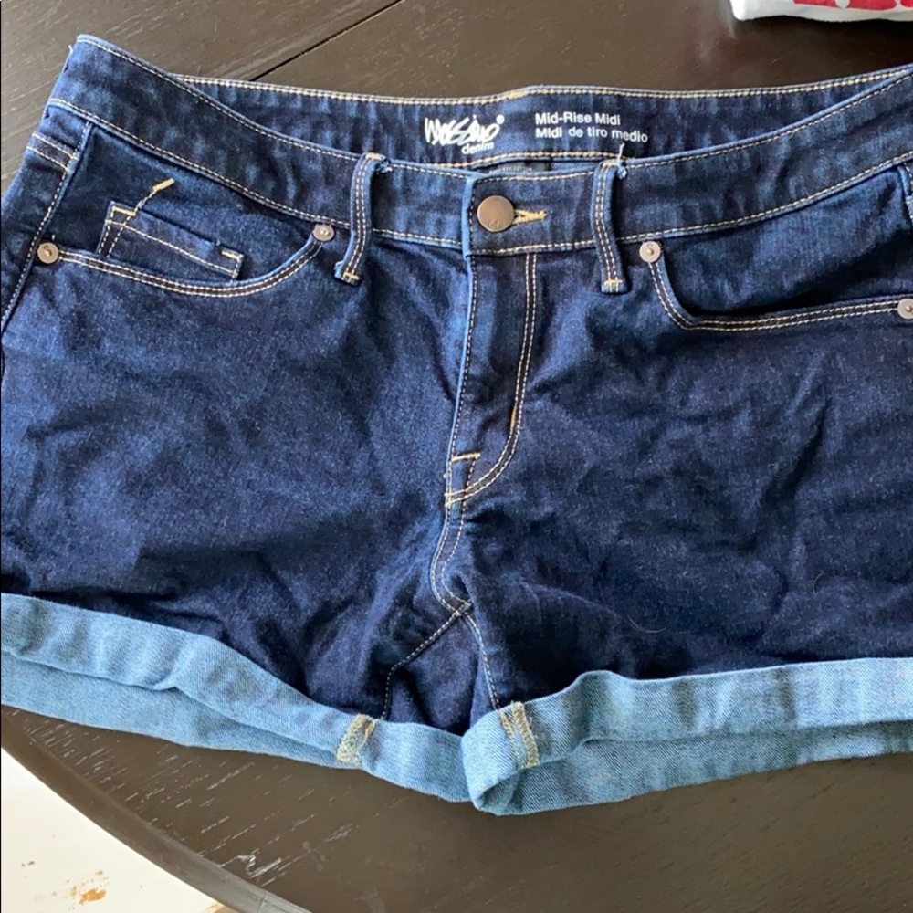 Super stretchy dark navy jean shorts.